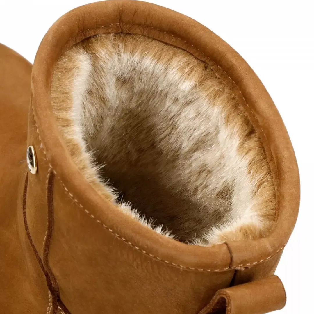 Laia^Panama Jack Online