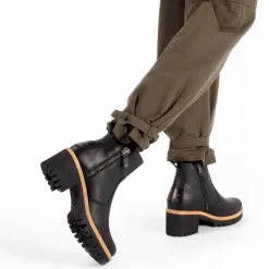 Pauline Igloo Trav^Panama Jack Hot