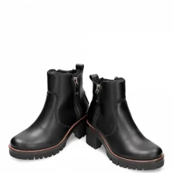 Pauline Trav^Panama Jack