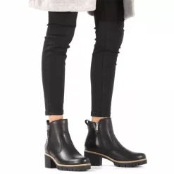 Pauline Trav^Panama Jack