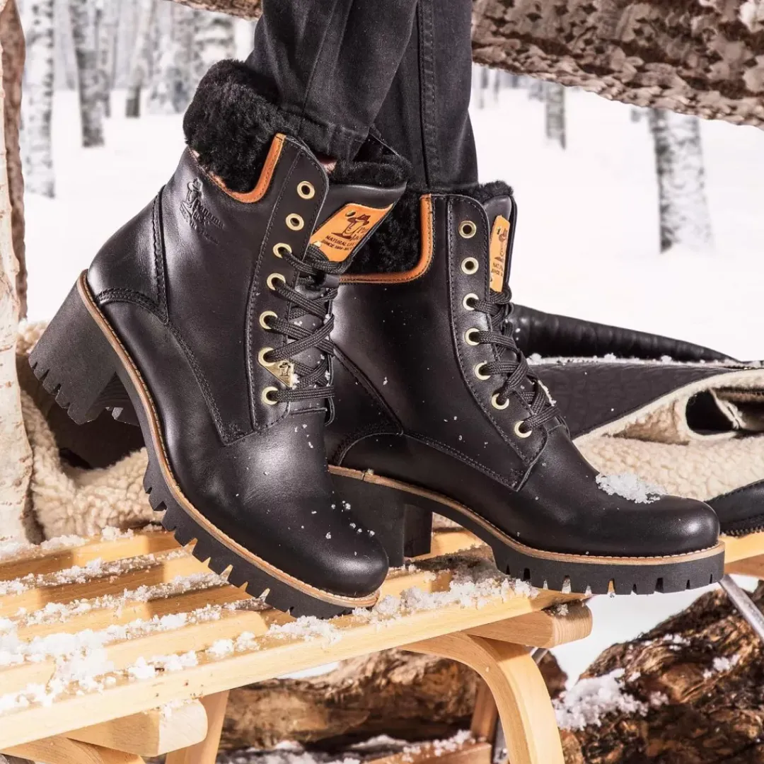 Phoebe Igloo Trav^Panama Jack Best