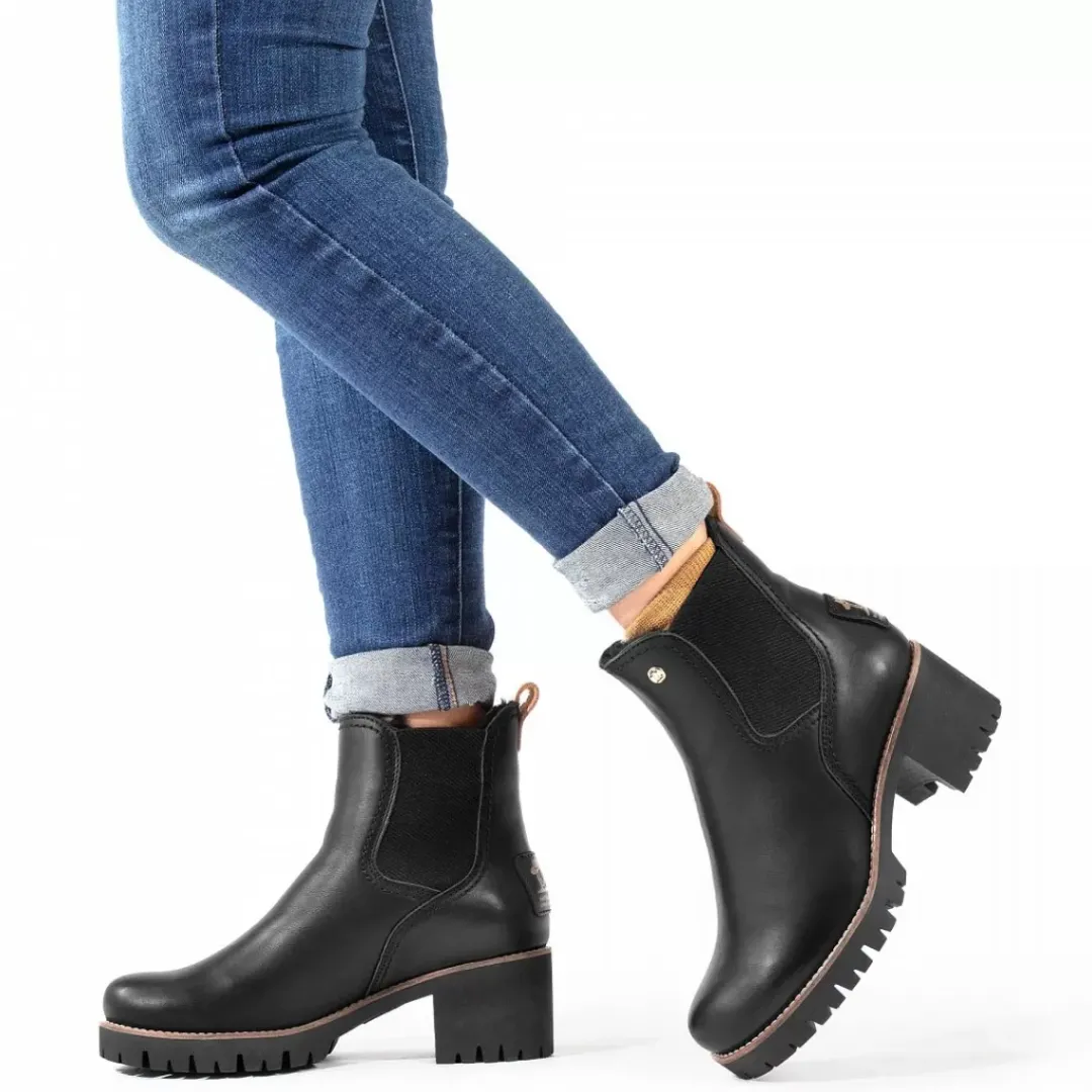 Pia Igloo Travelling^Panama Jack Hot