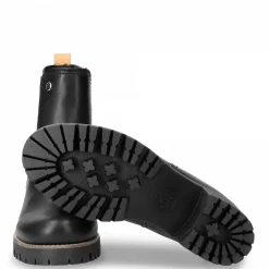 Pia Igloo Travelling^Panama Jack Hot