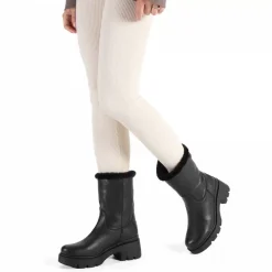 Priya^Panama Jack Online