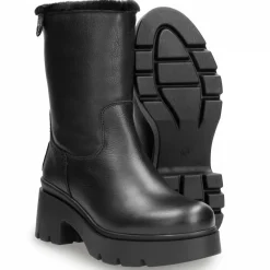 Priya^Panama Jack Online