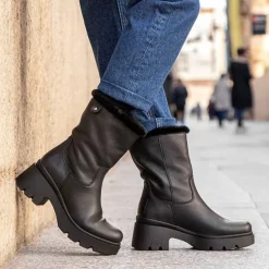 Priya^Panama Jack Online